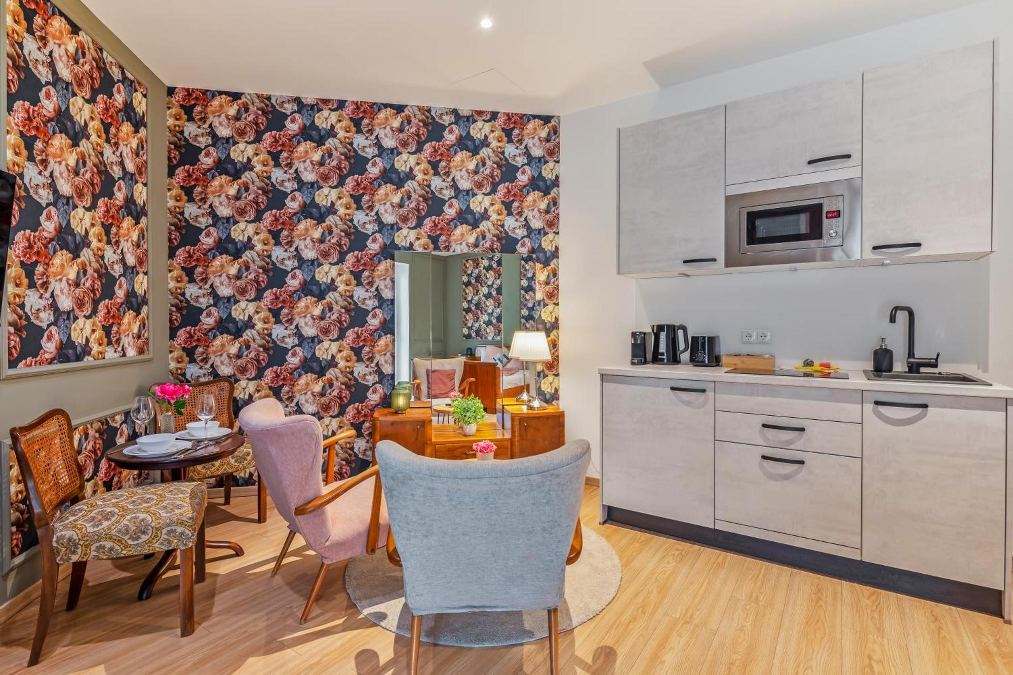 Stylish Flower Power Studio - Close To City Center & Public Transport - Ac & Wifi Вена Экстерьер фото