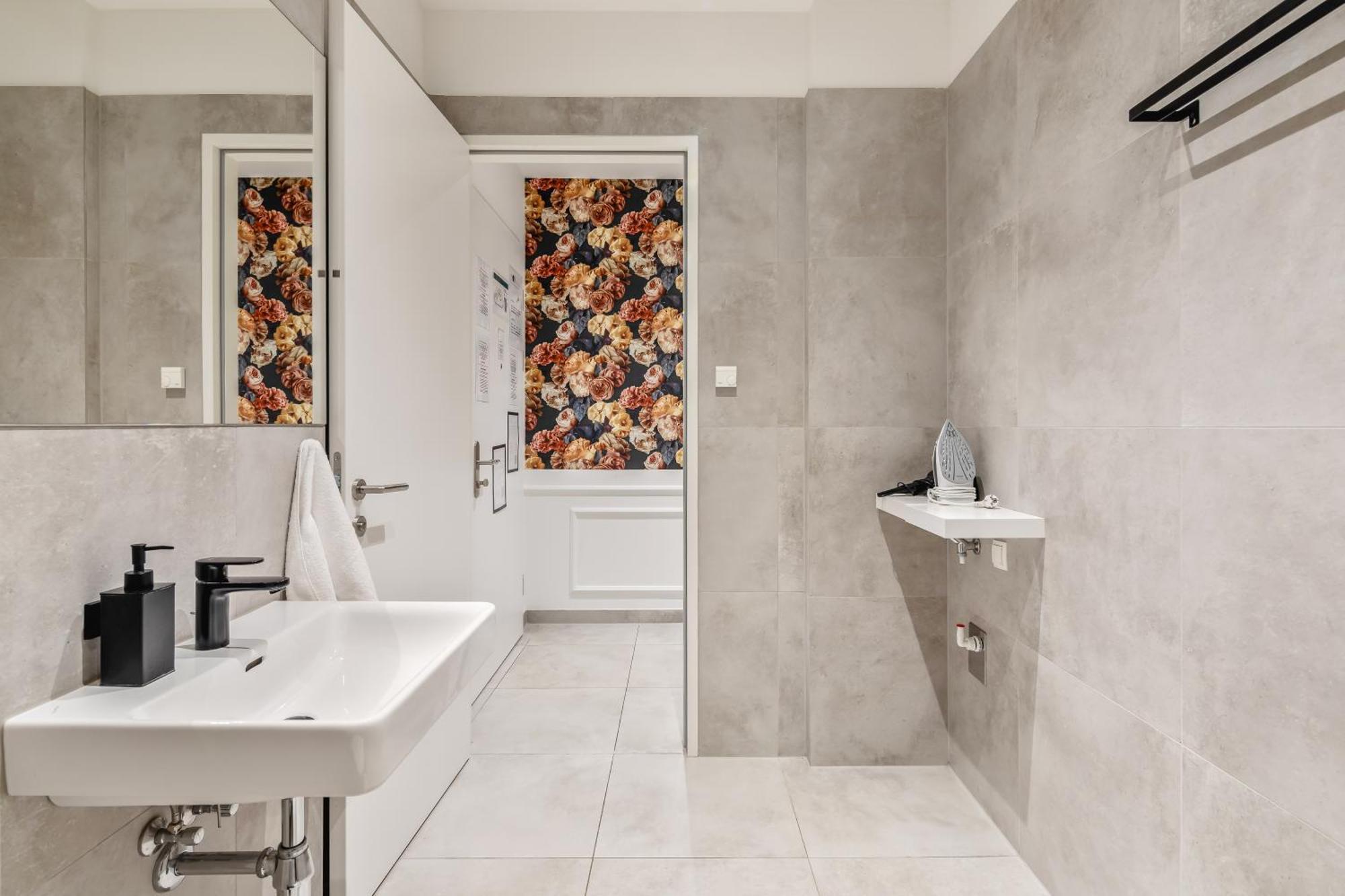 Stylish Flower Power Studio - Close To City Center & Public Transport - Ac & Wifi Вена Экстерьер фото