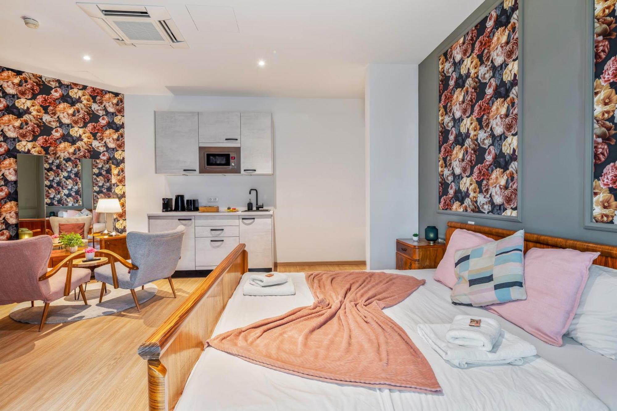 Stylish Flower Power Studio - Close To City Center & Public Transport - Ac & Wifi Вена Экстерьер фото